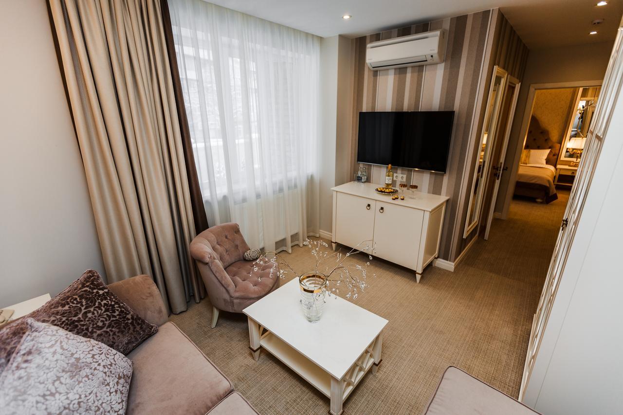 Galant Hotel Truskavets Exteriör bild